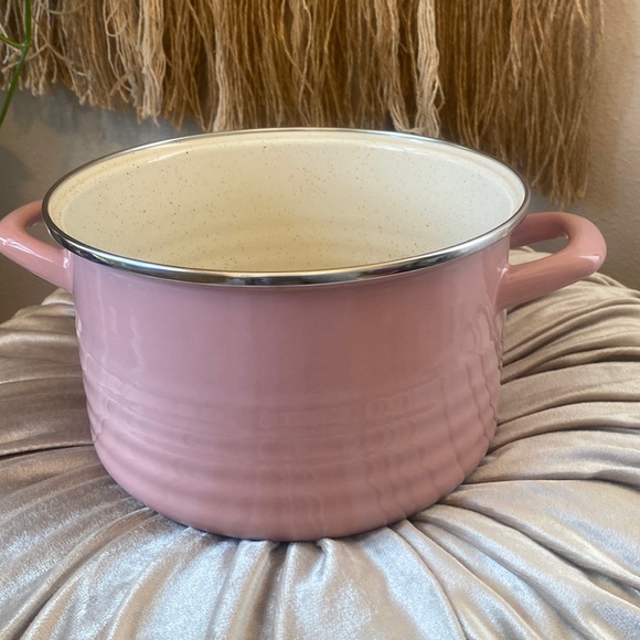 Chefs Atelier Other - 🎀 Chefs Atelier Blush color  - Pink 4.2 Qt. Red Enameled Steel Cooking Pot